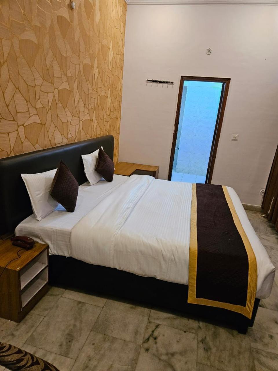 Hotel Anand Inn-Top Family Hotels Business Hotels Best Couple Friendly Hotel In 勒克瑙 外观 照片